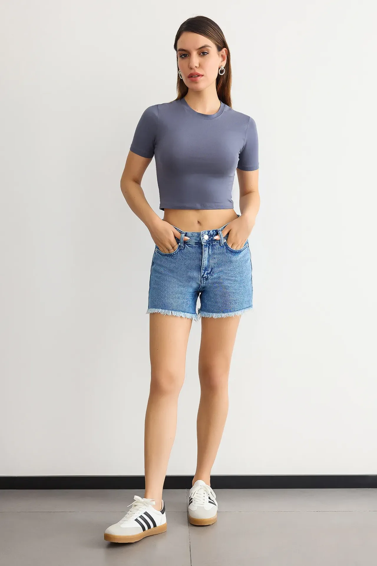 Crew Neck Basic Crop top