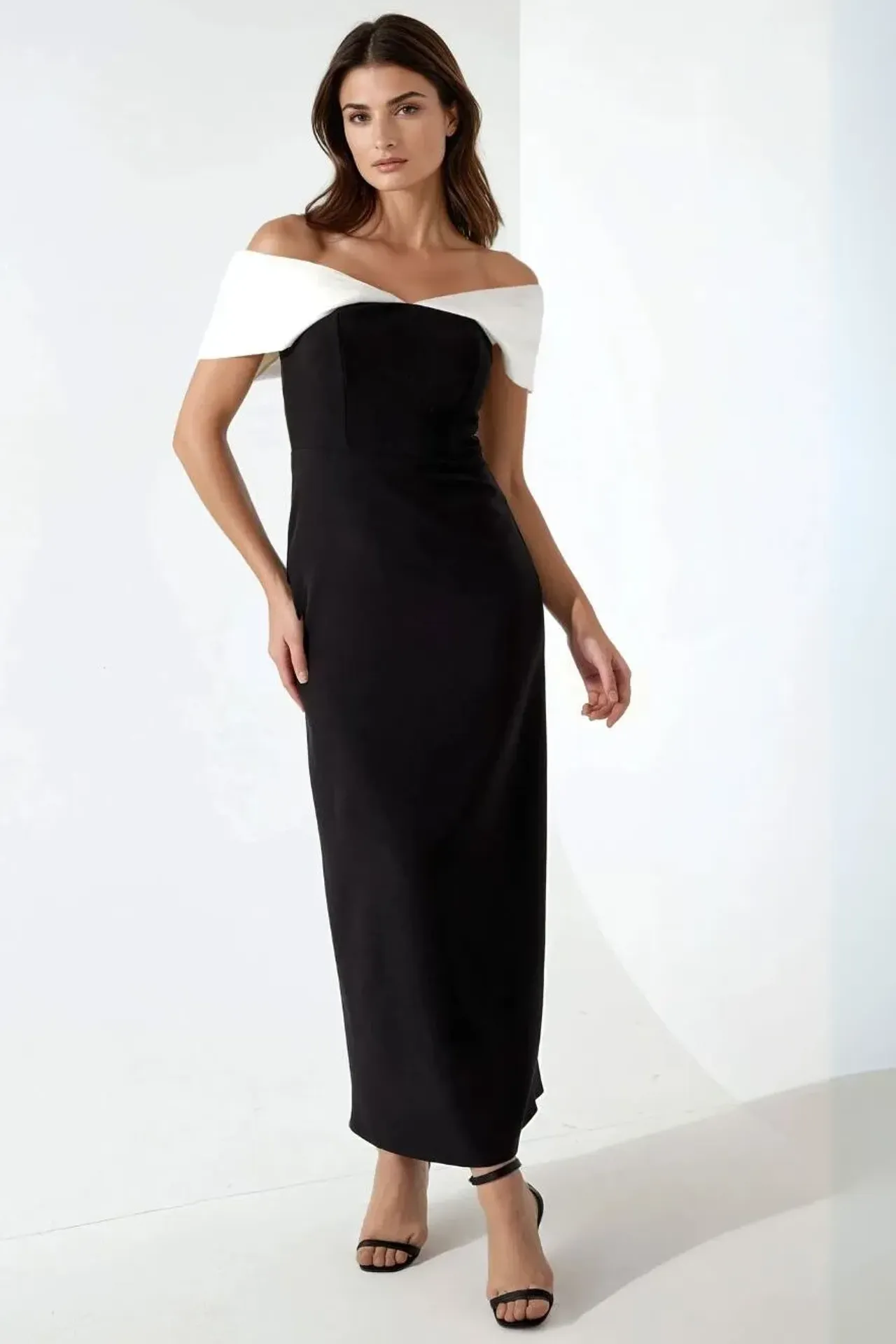 Color Block Maxi Dress with Heart Collar