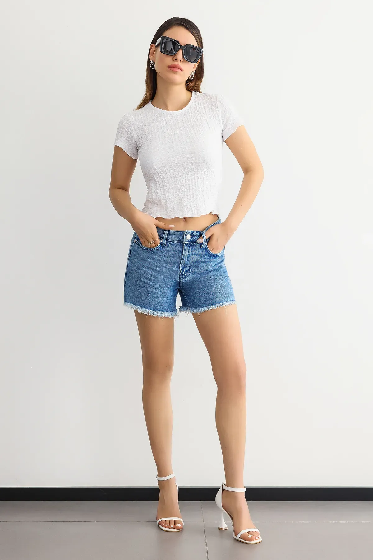 Short-Sleeve Round Neck Cropped Top in Textured Twisted Fabric 2