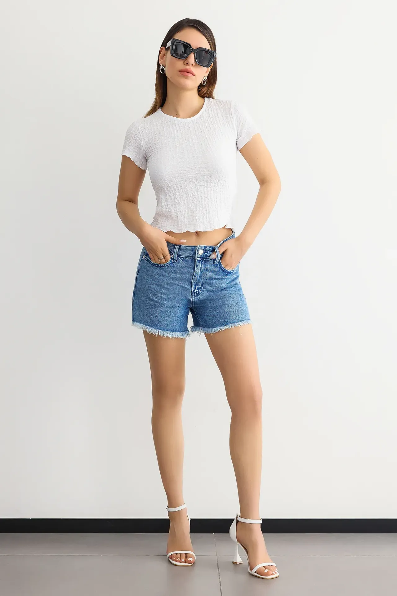 Short-Sleeve Round Neck Cropped Top in Textured Twisted Fabric