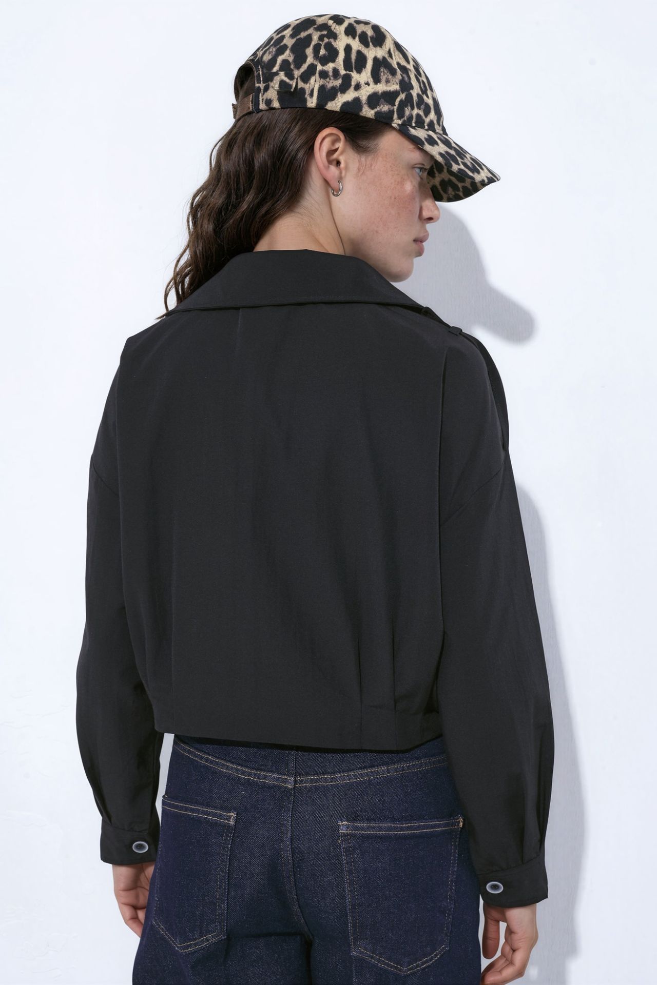 Buttoned Short Trench Coat with Pockets 3