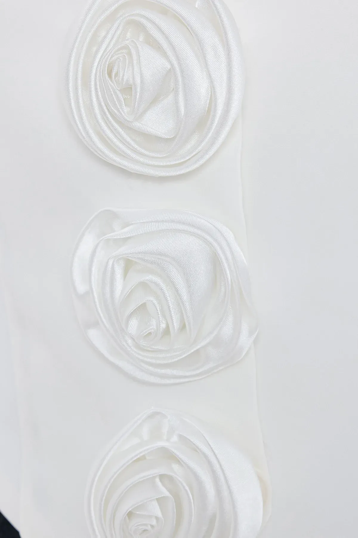 Tailored Sleeveless Cropped Waistcoat with Flower Detail 5