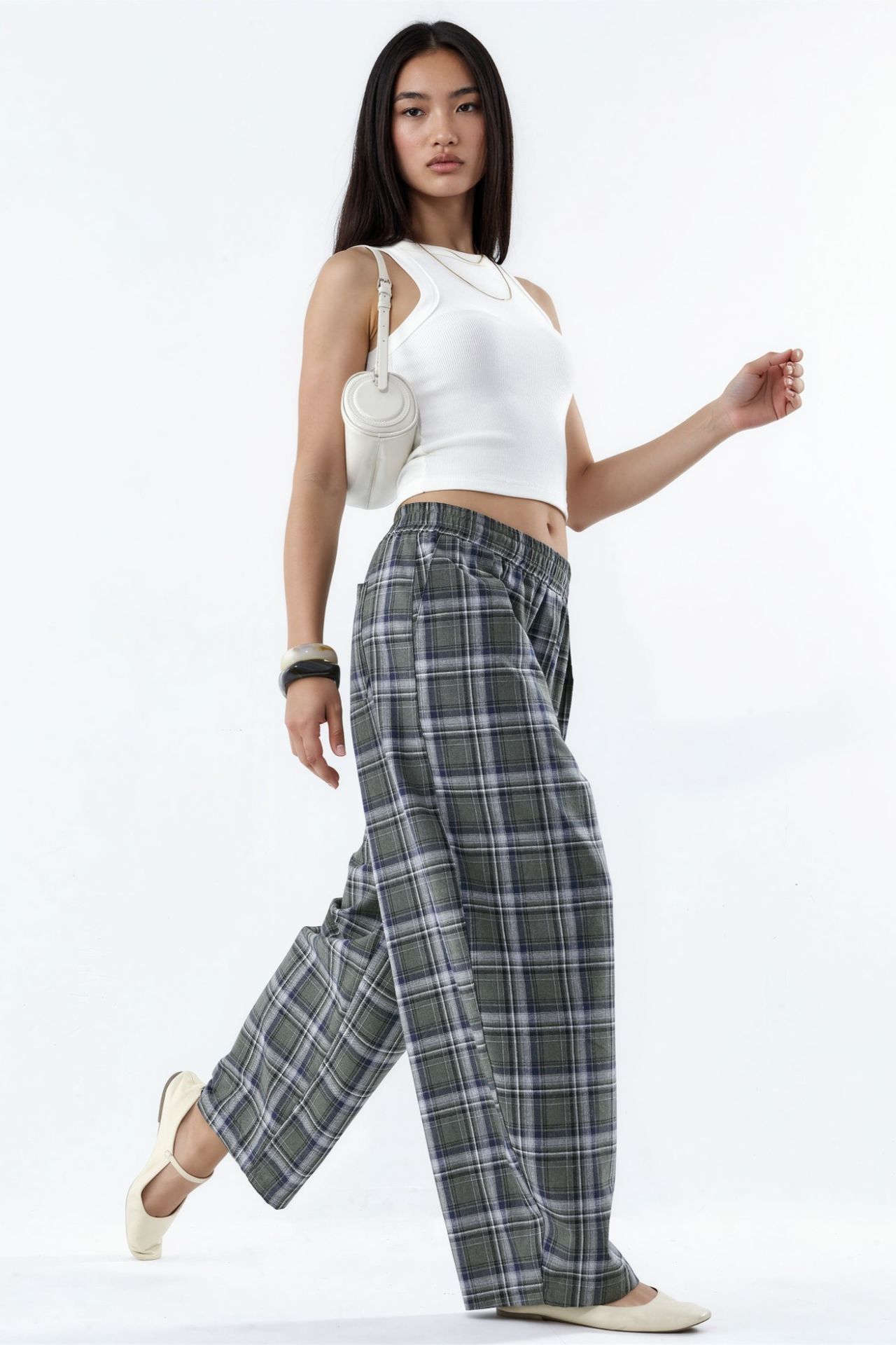 Elastic Waist Pocket Detail Plaid Pants 2