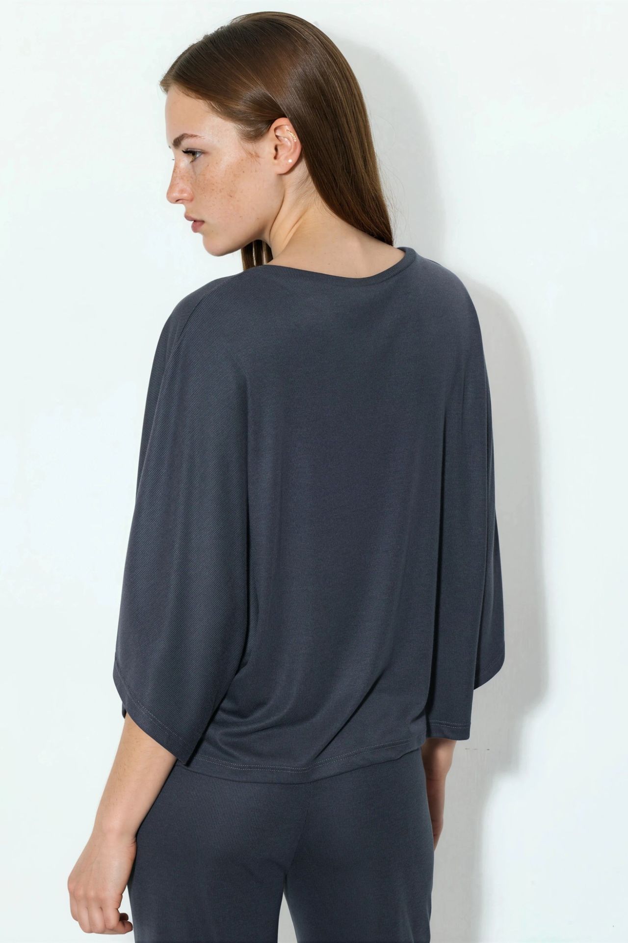 BUSEM Loose Fit Ribbed Crew Neck Blouse 2