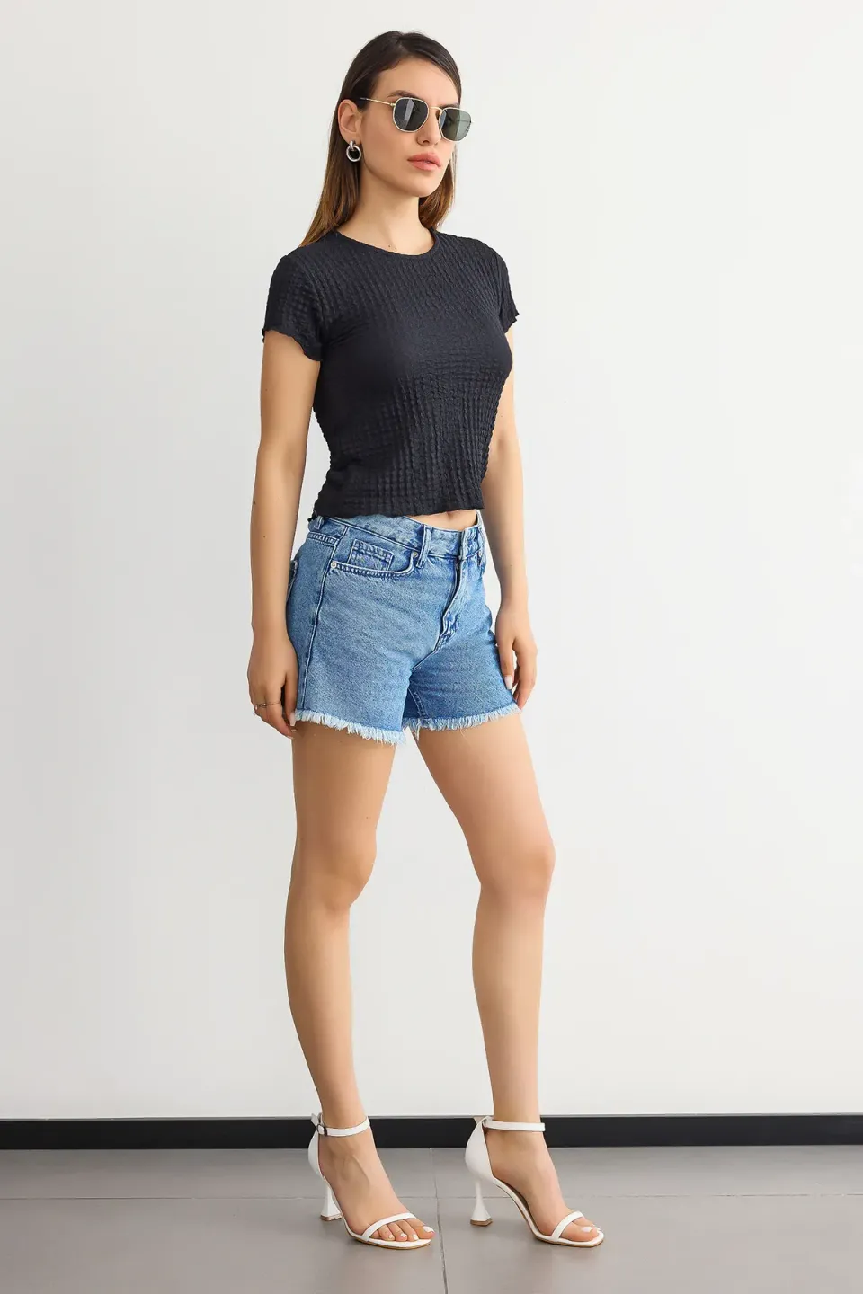 Short-Sleeve Round Neck Cropped Top in Textured Twisted Fabric