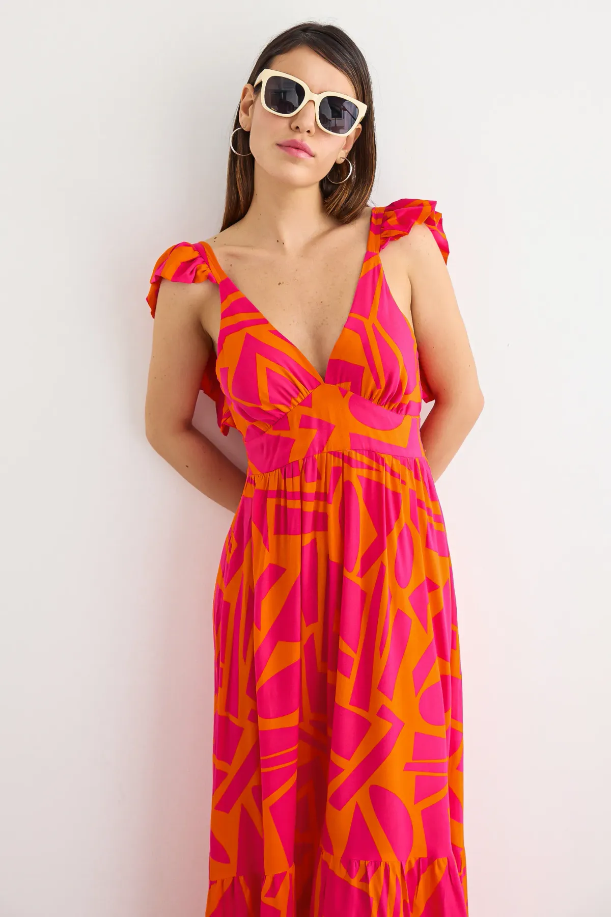 Geometric Tiered Maxi Dress with V-Neck and Back Detail 3