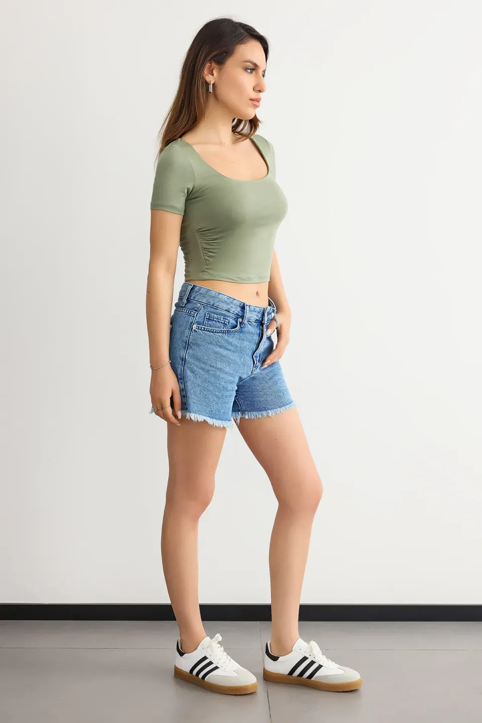 Ribbed Cropped Blouse with Scoop Neck
