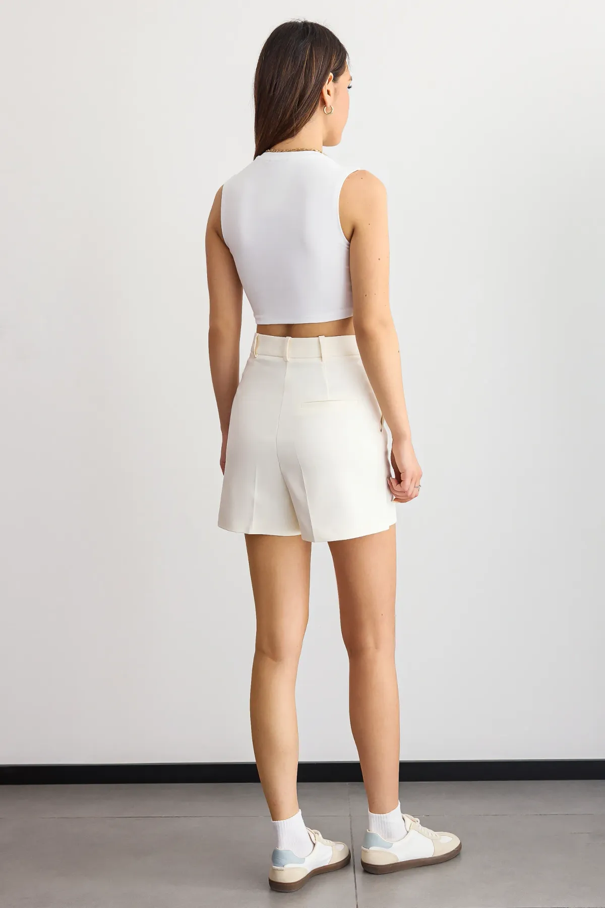 High-Waist Buttoned Shorts 4