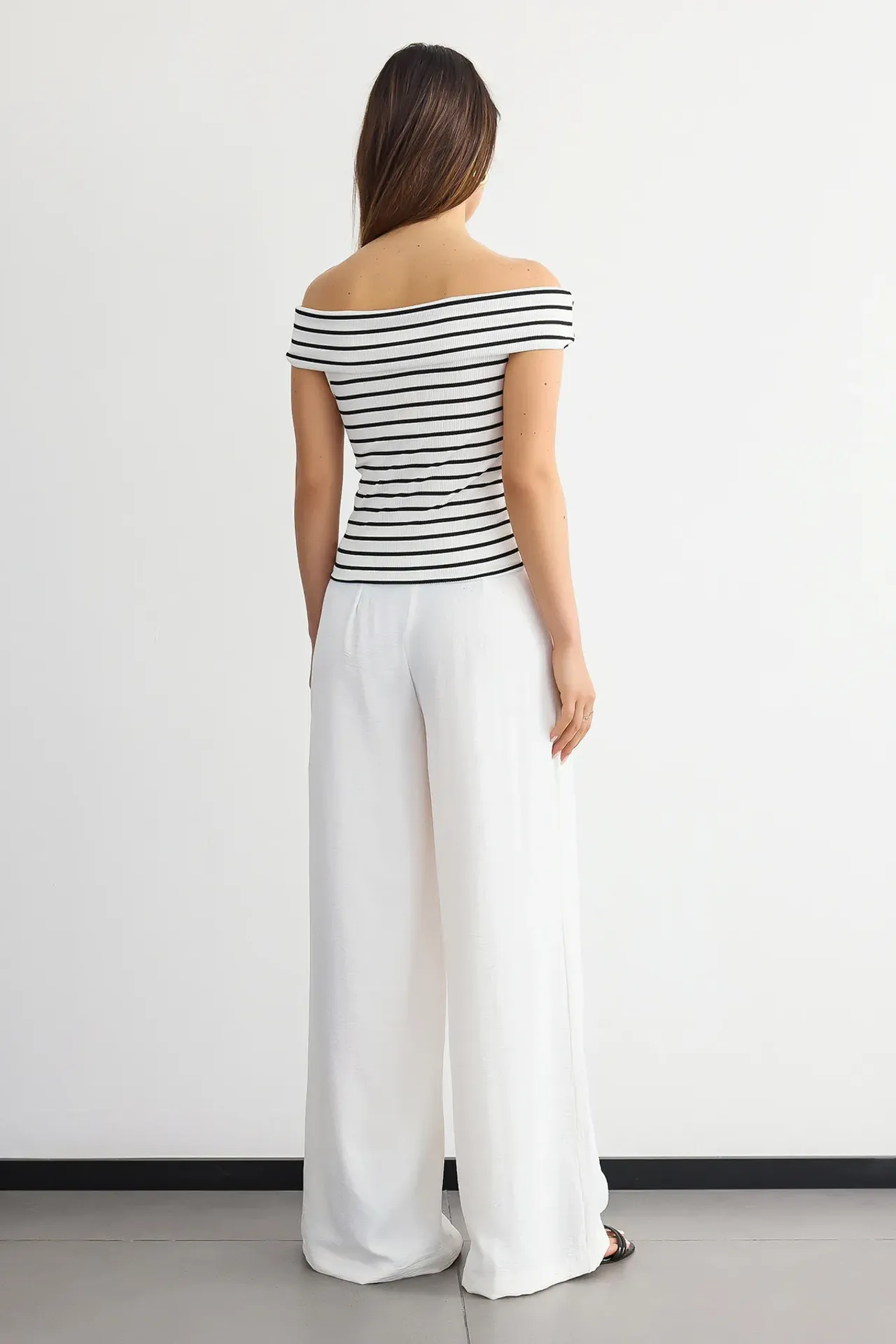 Pleated Wide-Leg Trousers with Relaxed Fit