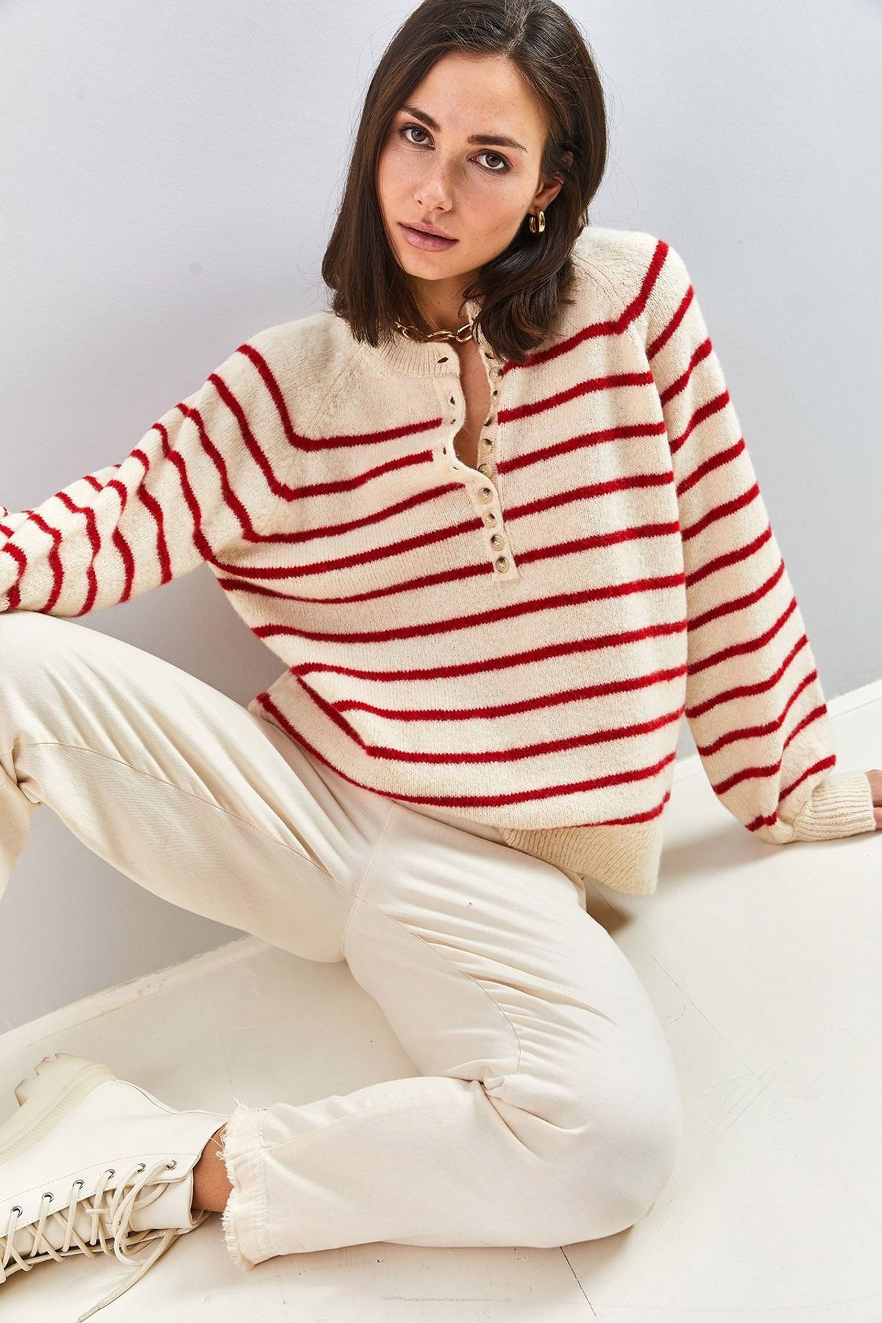 LUCCI Button-Collar Knit Sweater 2
