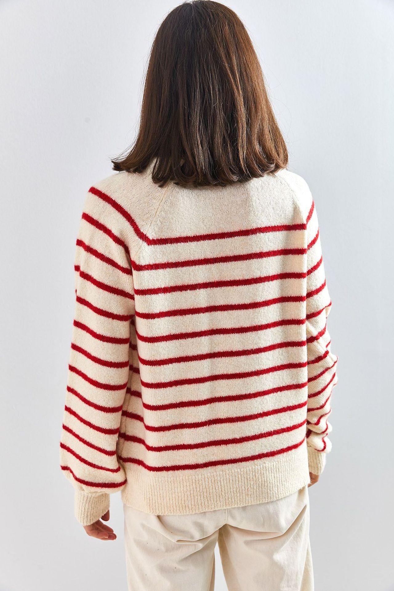 LUCCI Button-Collar Knit Sweater 4