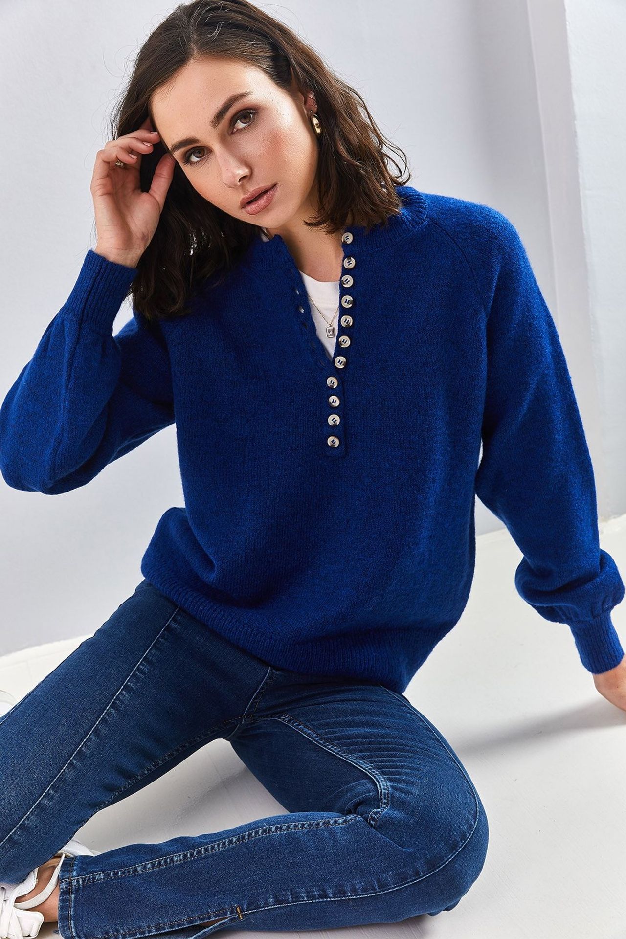 LUCCI Button-Collar Knit Sweater 1