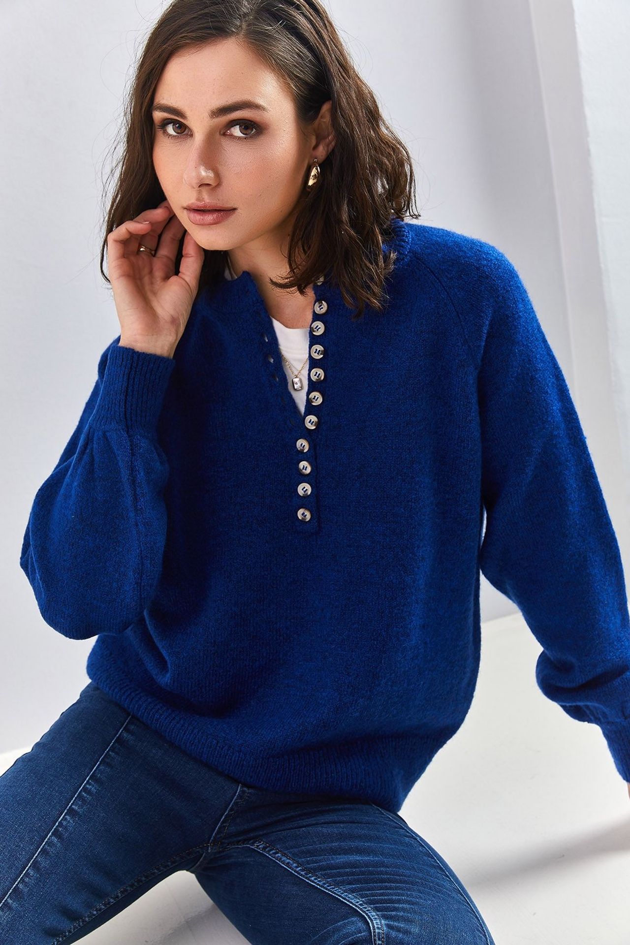 LUCCI Button-Collar Knit Sweater 2
