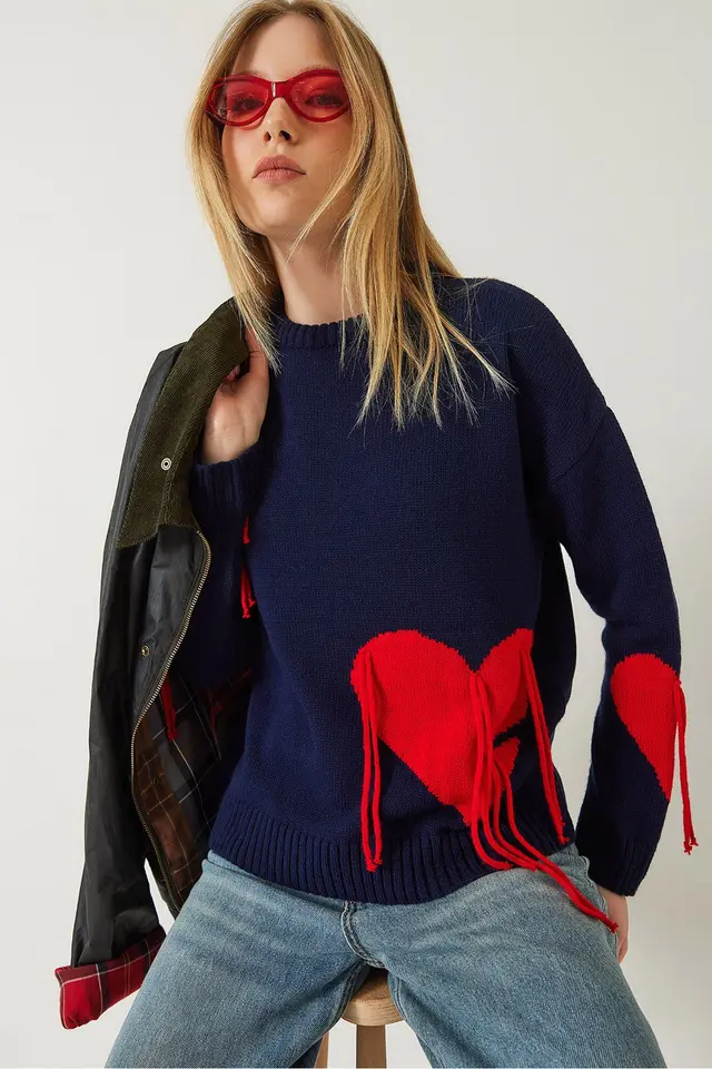 LUCCI Frilly Heart Pattern Crew Neck Sweater