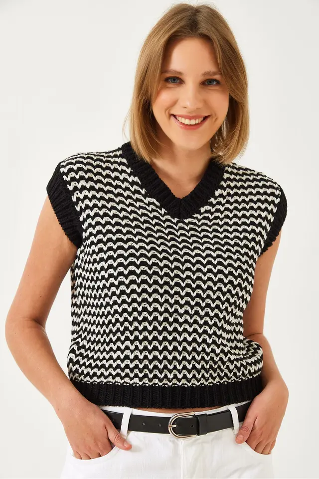 LUCCI Zebra Pattern V-Neck Sleeveless Crop Sweater Vest