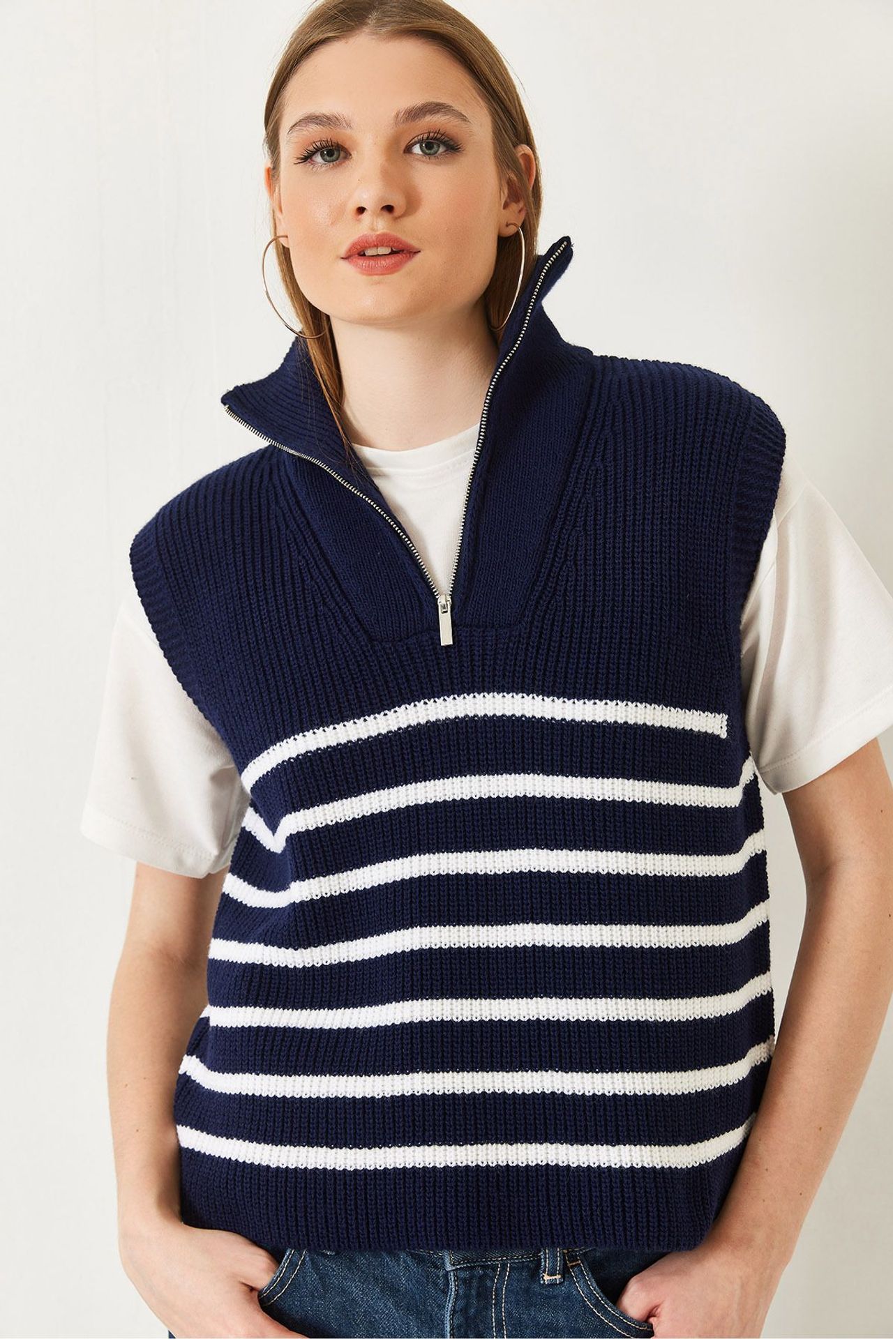 LUCCI Striped Knitwear Sweater Vest with Zipper Collar