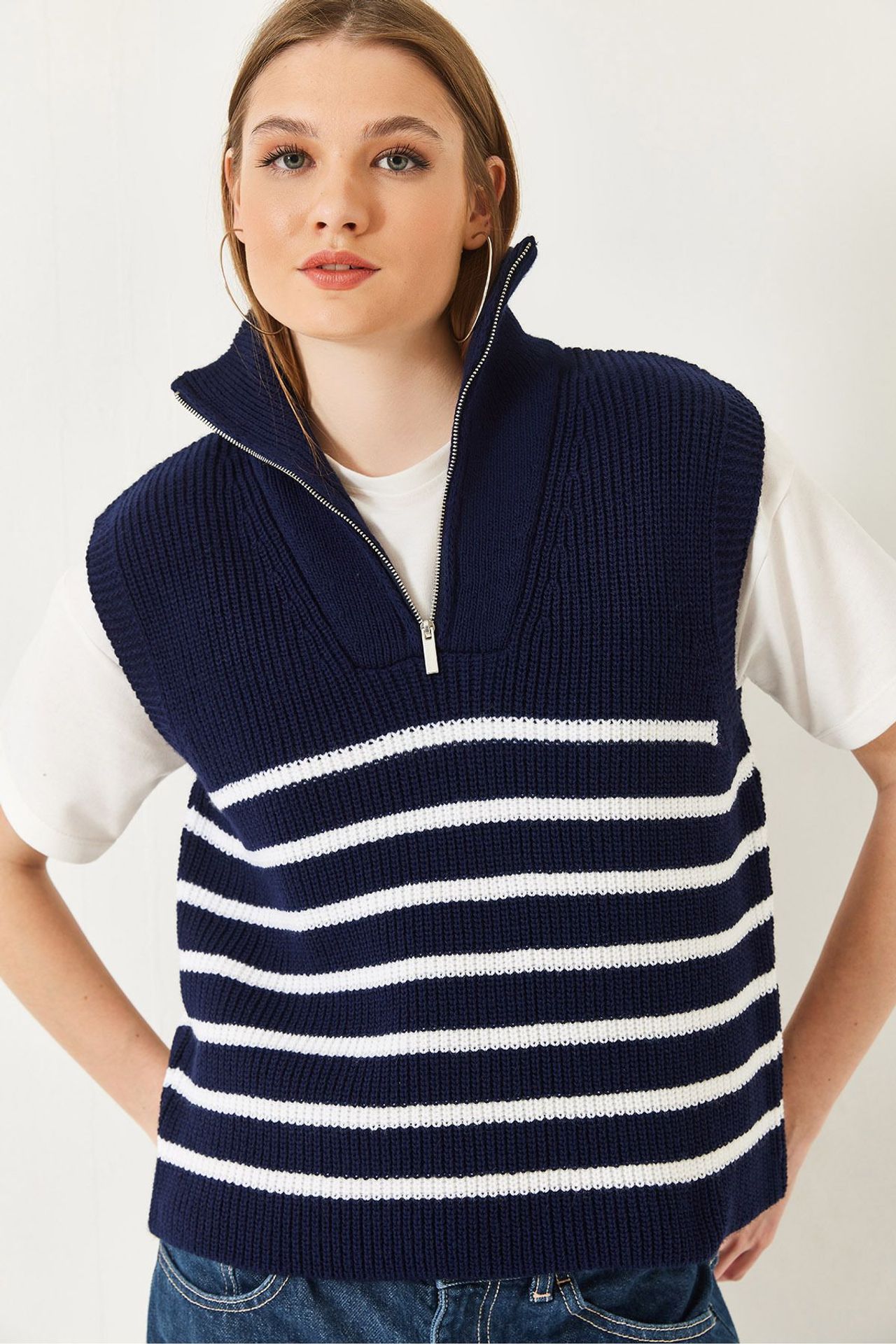 LUCCI Striped Knitwear Sweater Vest with Zipper Collar