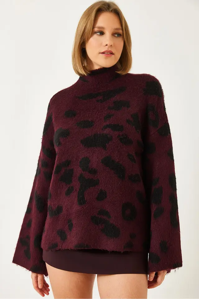 LUCCI Relaxed Fit Leopard Print Half Turtleneck Sweater