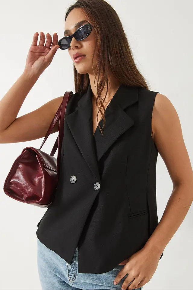 LUCCI Fitted Shawl Collar Waistcoat with Button Closure