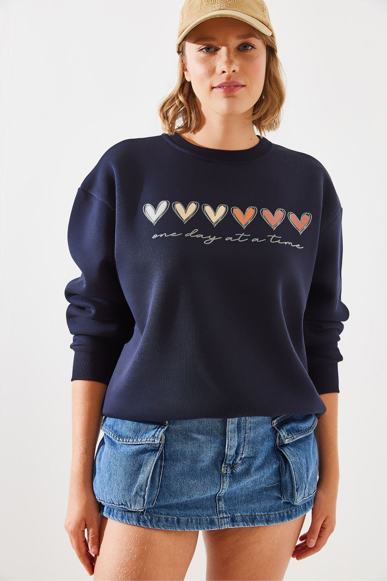 LUCCI Heart Print Crew Neck Sweatshirt