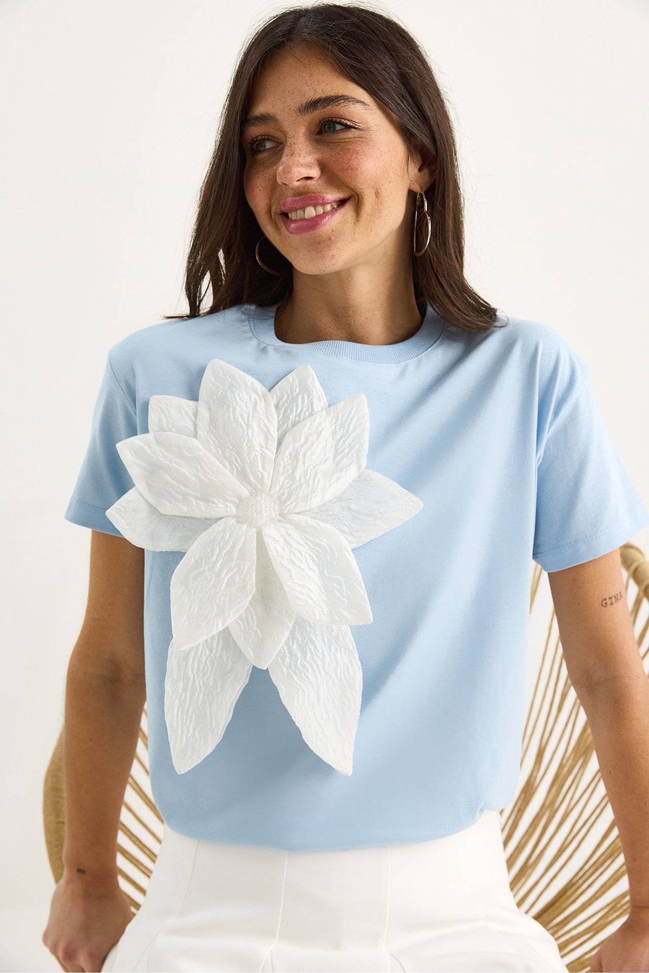 LUCCI Floral Print Crew Neck T-Shirt with Accessory Detail