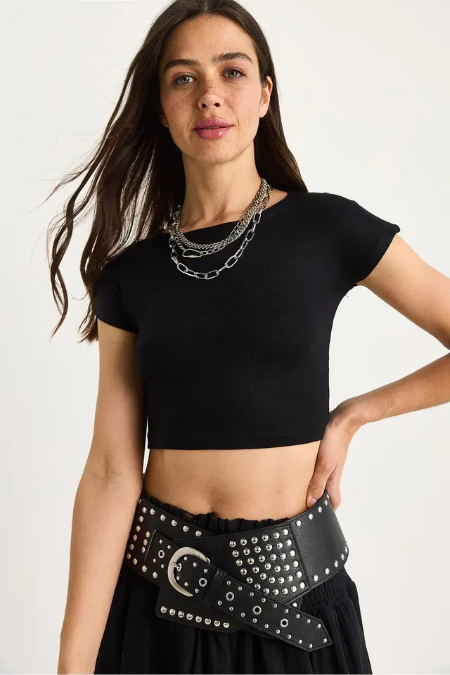 LUCCI Basic Cotton Crew Neck Fitted Crop Top