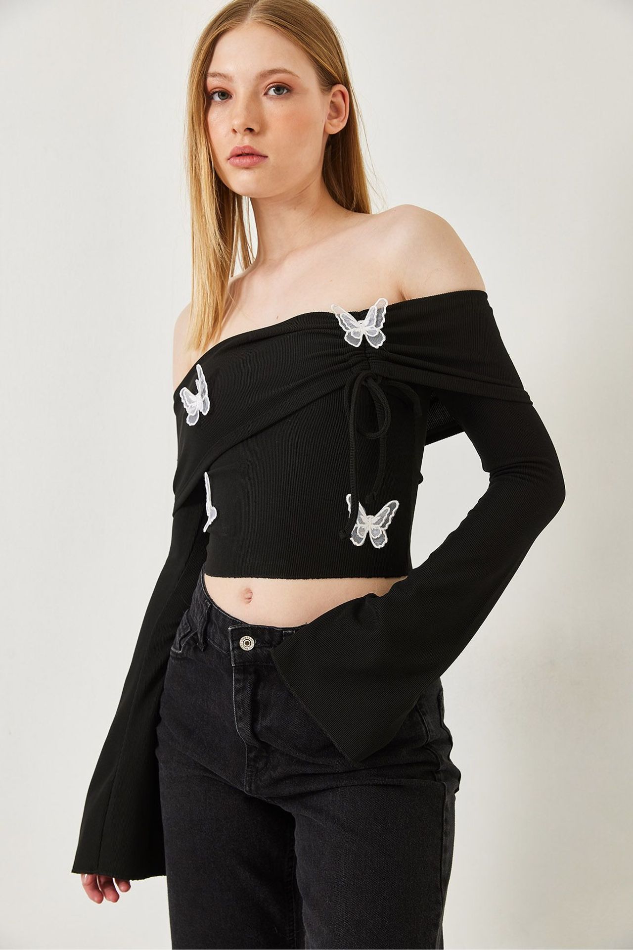 LUCCI Embroidered Crop Blouse with Madonna Collar 2