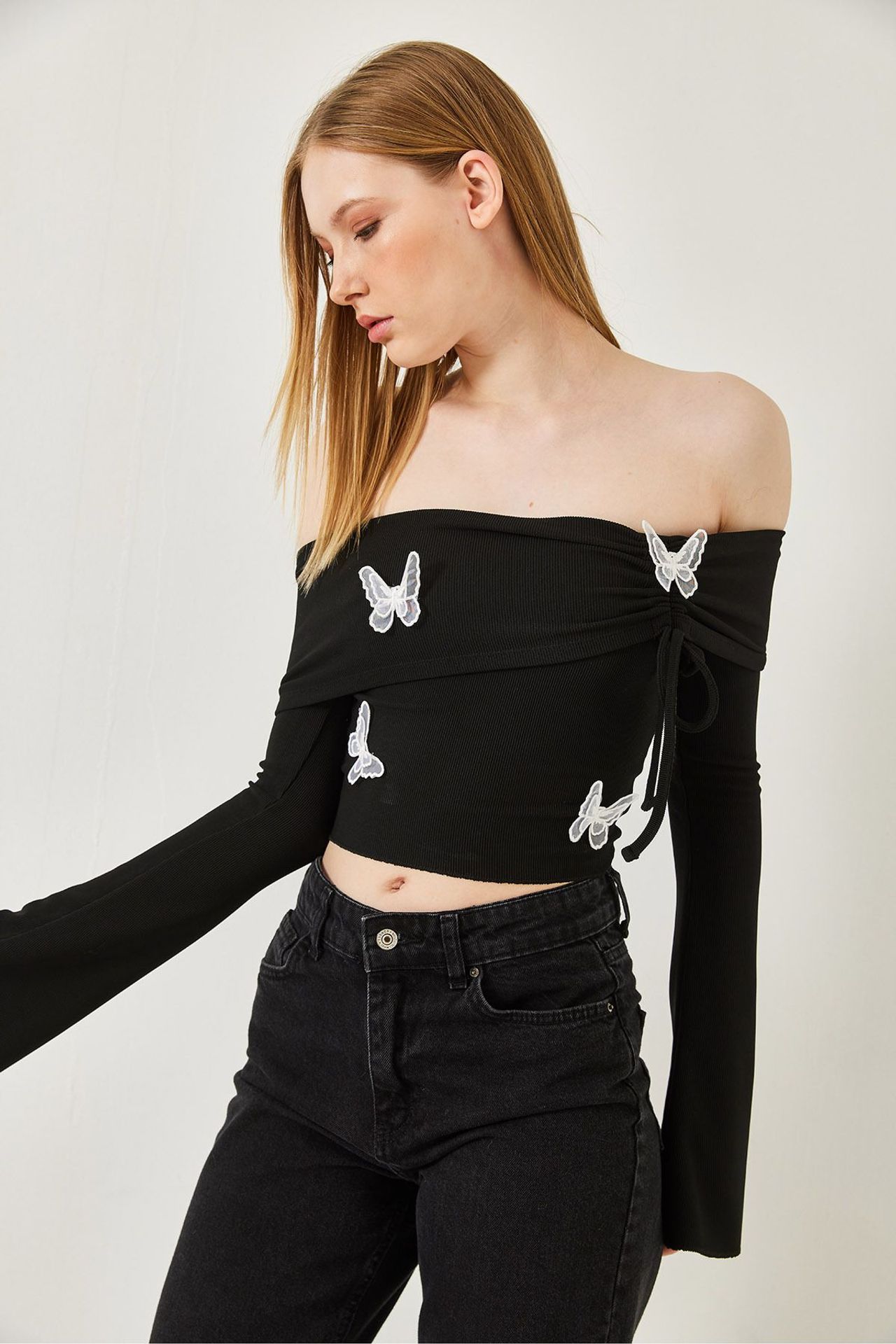 LUCCI Embroidered Crop Blouse with Madonna Collar 4