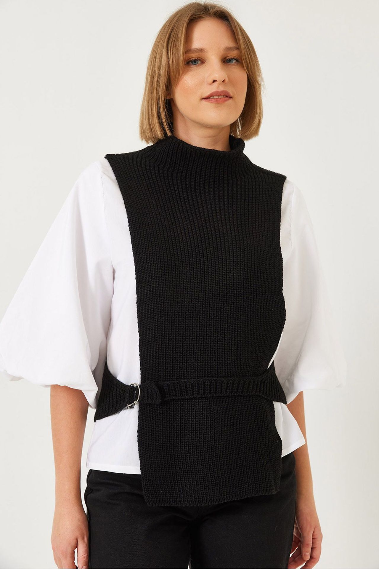 LUCCI Textured Ribbed Turtleneck Top with Bow 1