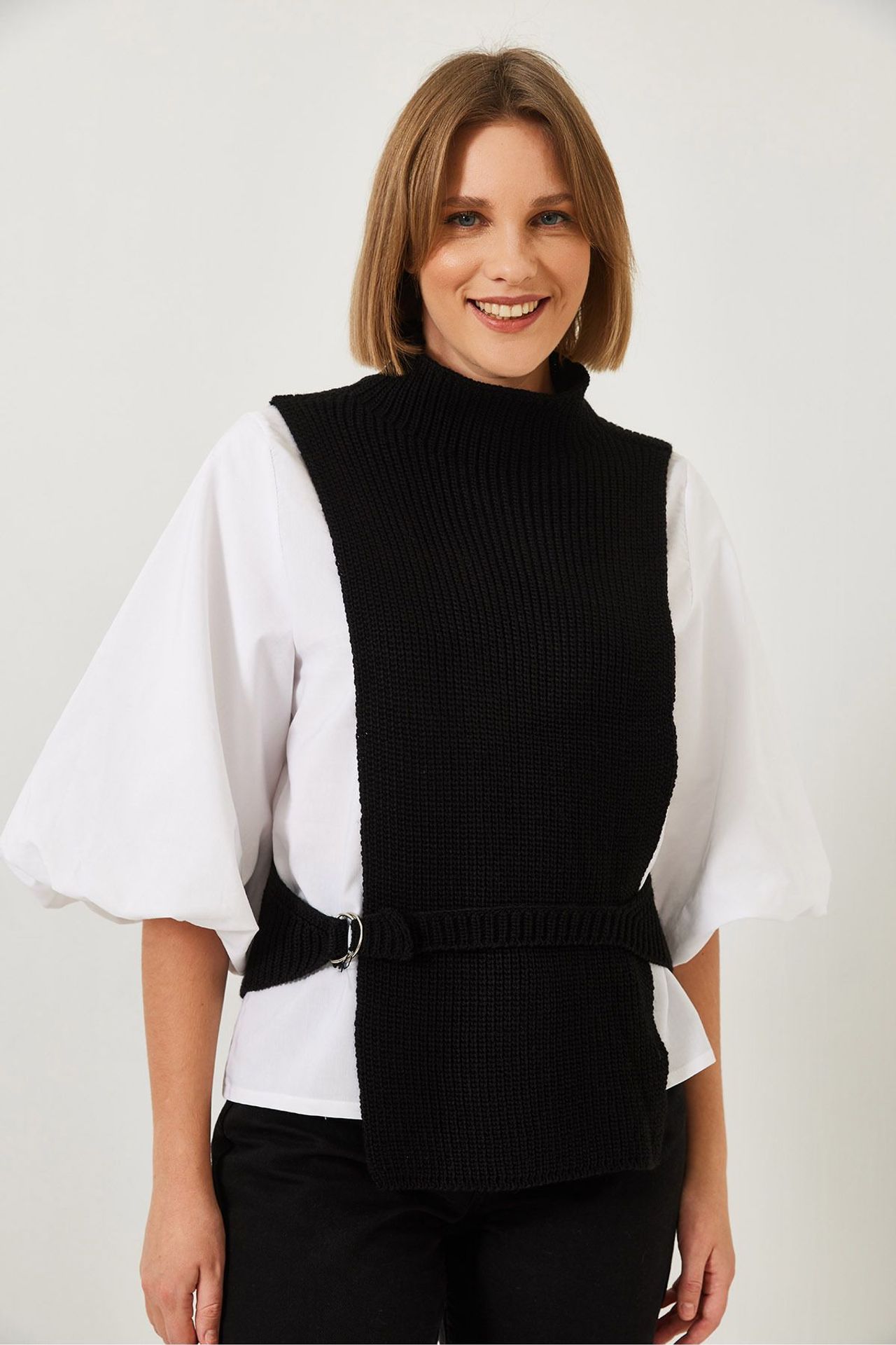 LUCCI Textured Ribbed Turtleneck Top with Bow 2