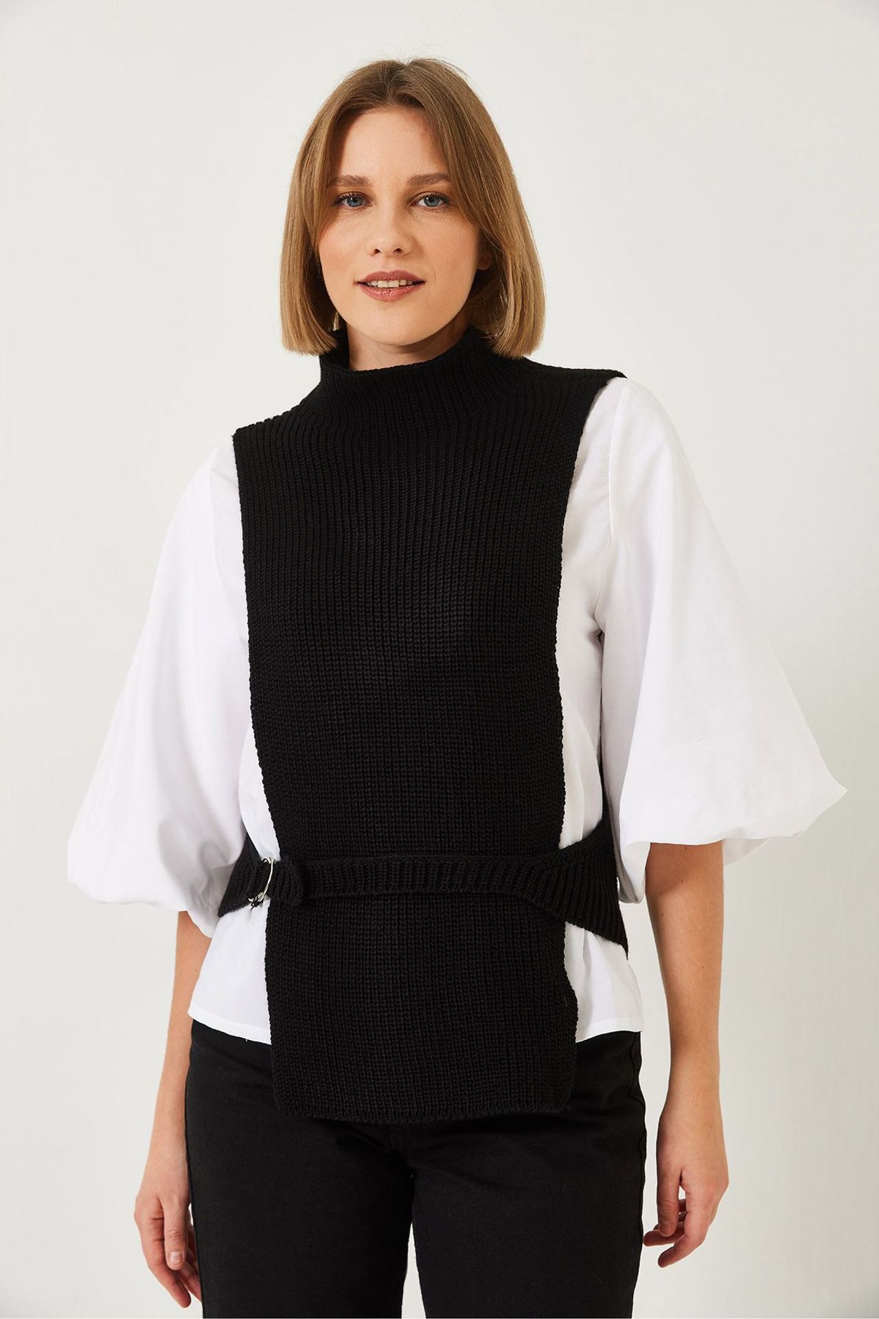 LUCCI Textured Ribbed Turtleneck Top with Bow 3