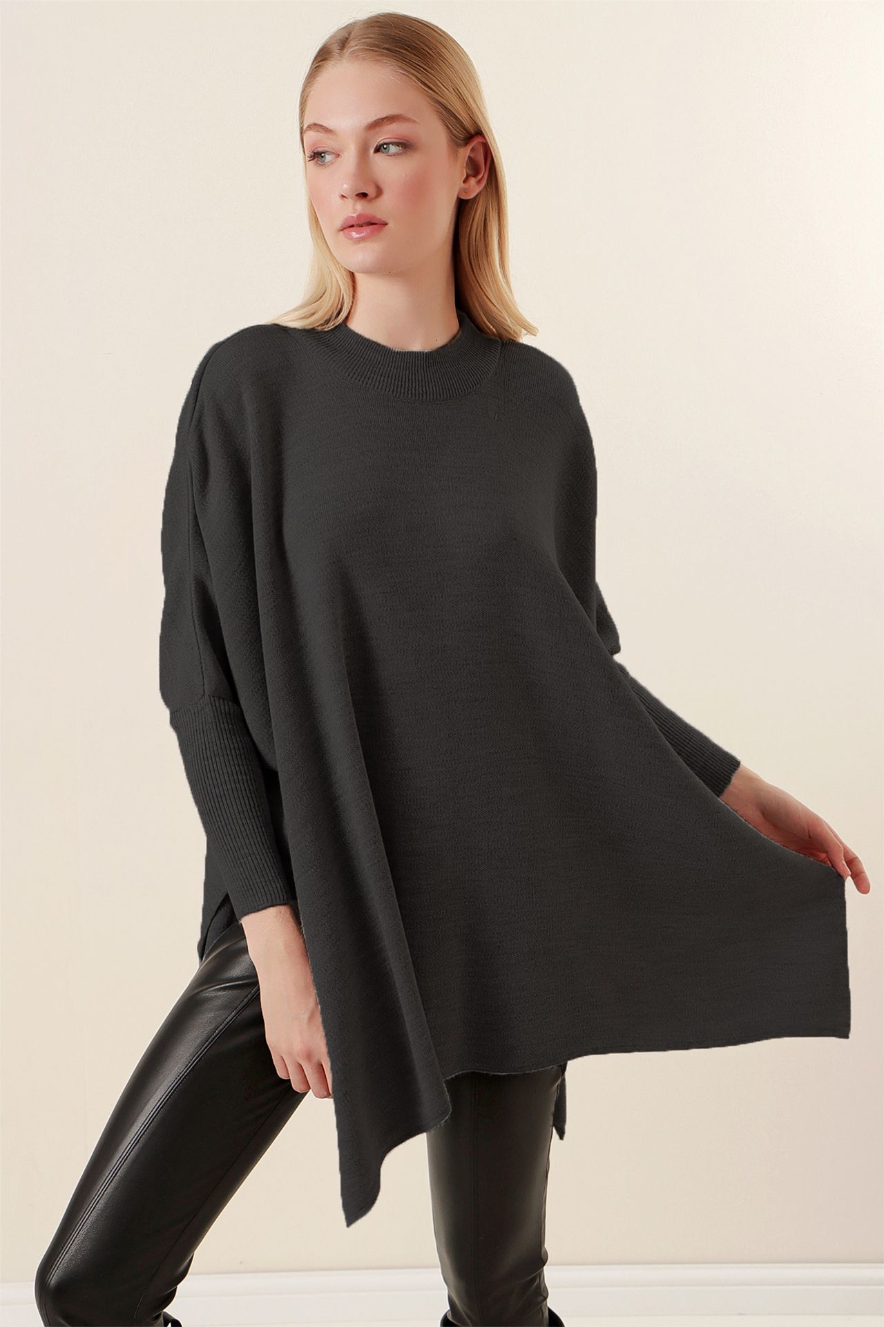 BDART Oversized Acrylic Crew Neck Jumper 1
