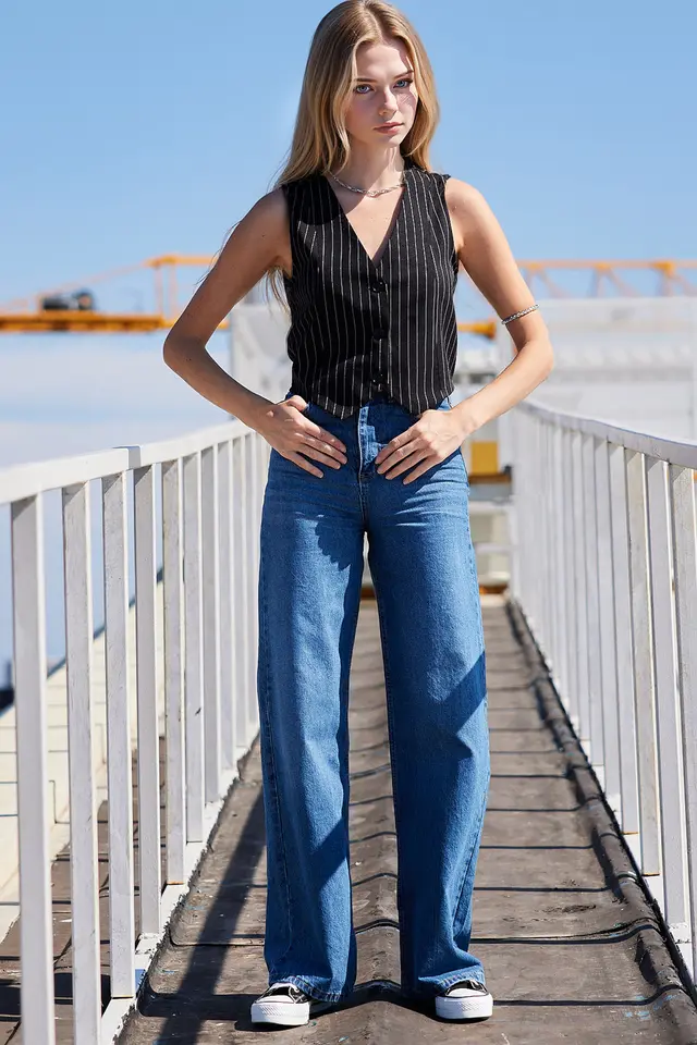 BDART Striped V-Neck Fitted Waistcoat