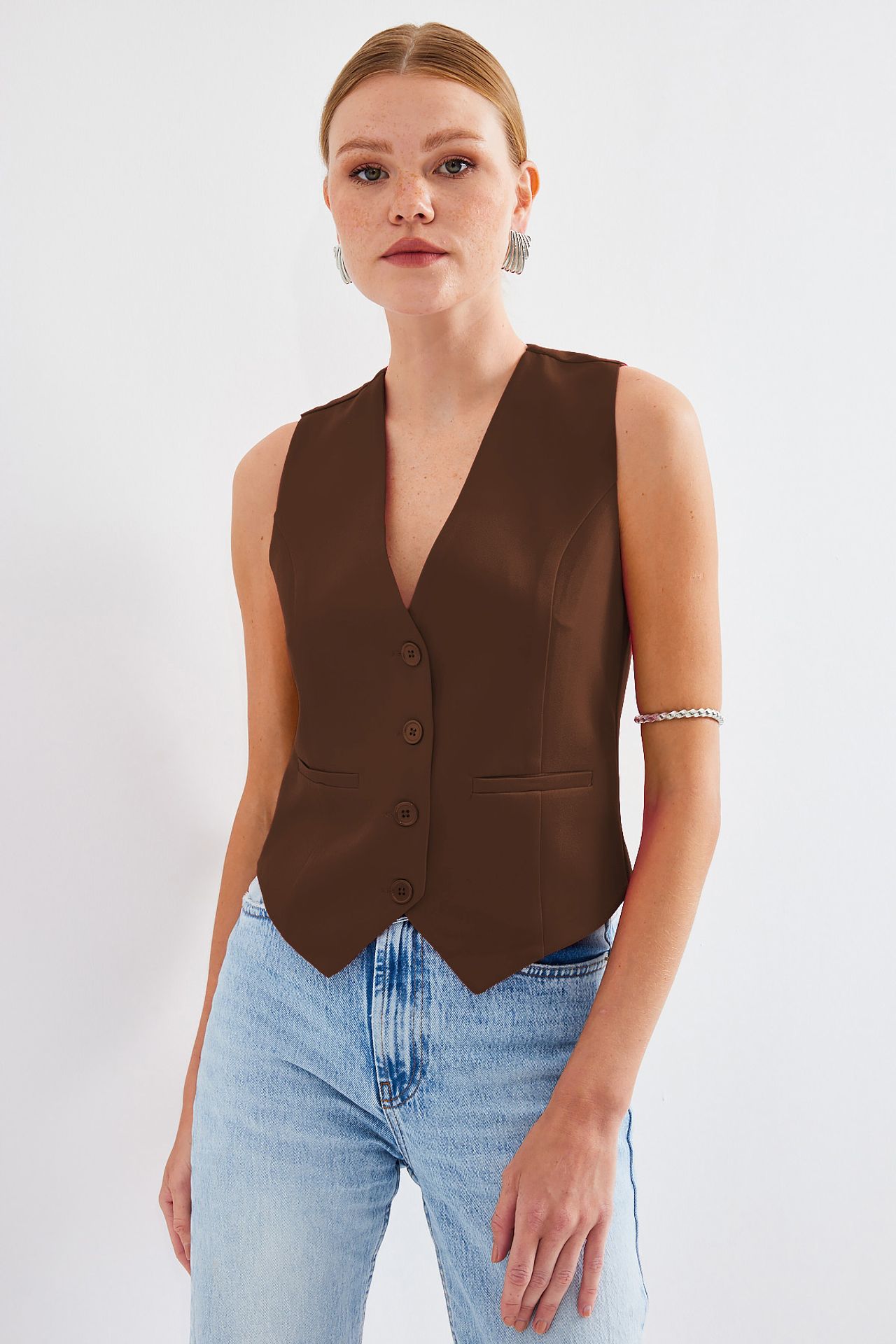 BDART Fitted Buttoned V-Neck Waistcoat with Welt Pocket 2