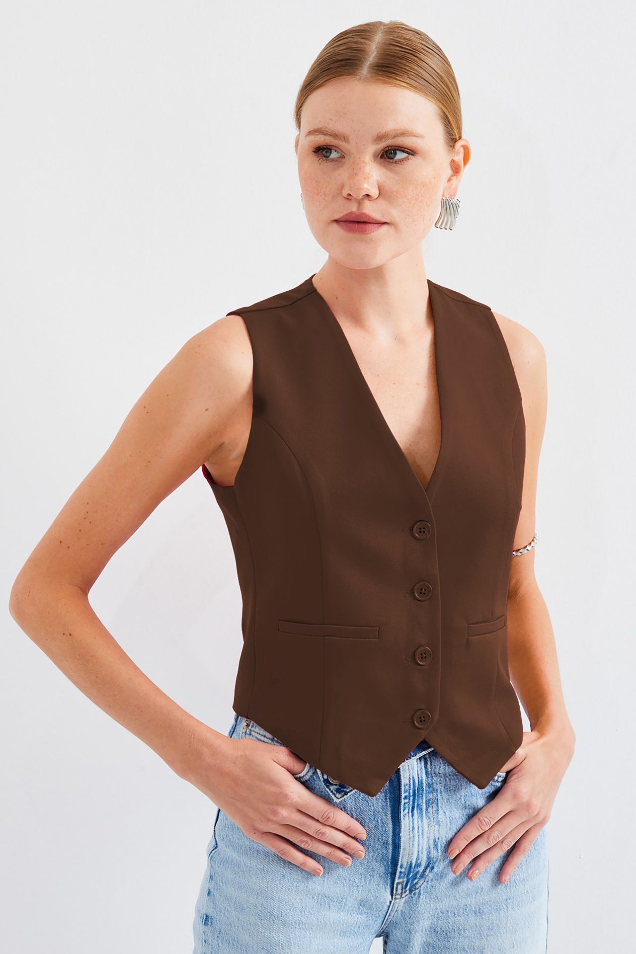 BDART Fitted Buttoned V-Neck Waistcoat with Welt Pocket 3