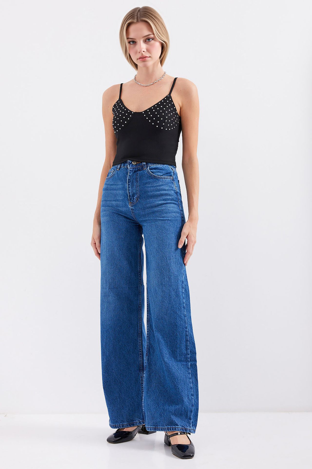 Stone Embellished Fitted Crop Top with V-Neck 2