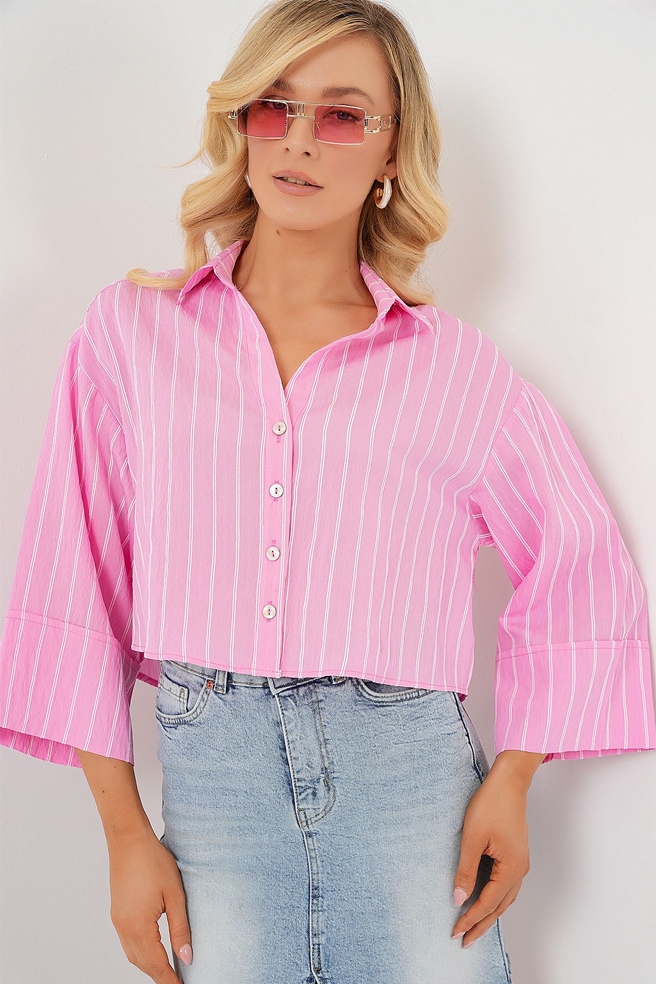BDART Oversized Striped Cropped Shirt with Button Closure 4