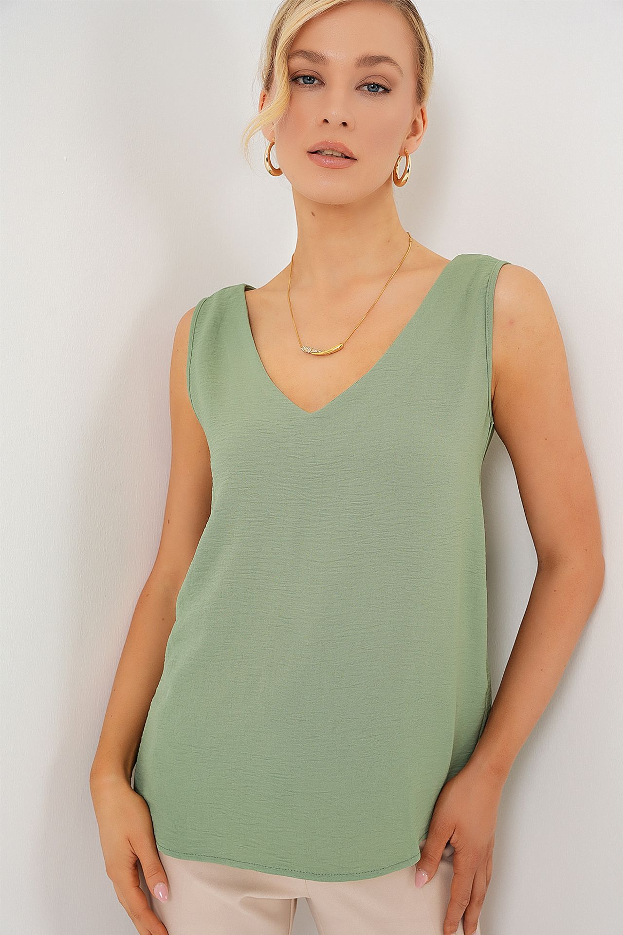 BDART Textured V-Neck Sleeveless Blouse 4