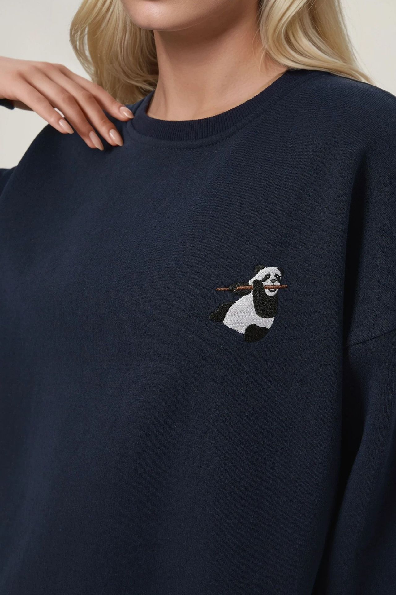  Comfort Animal Pattern Embroidered Raised Crew Neck Sweatshirt 3