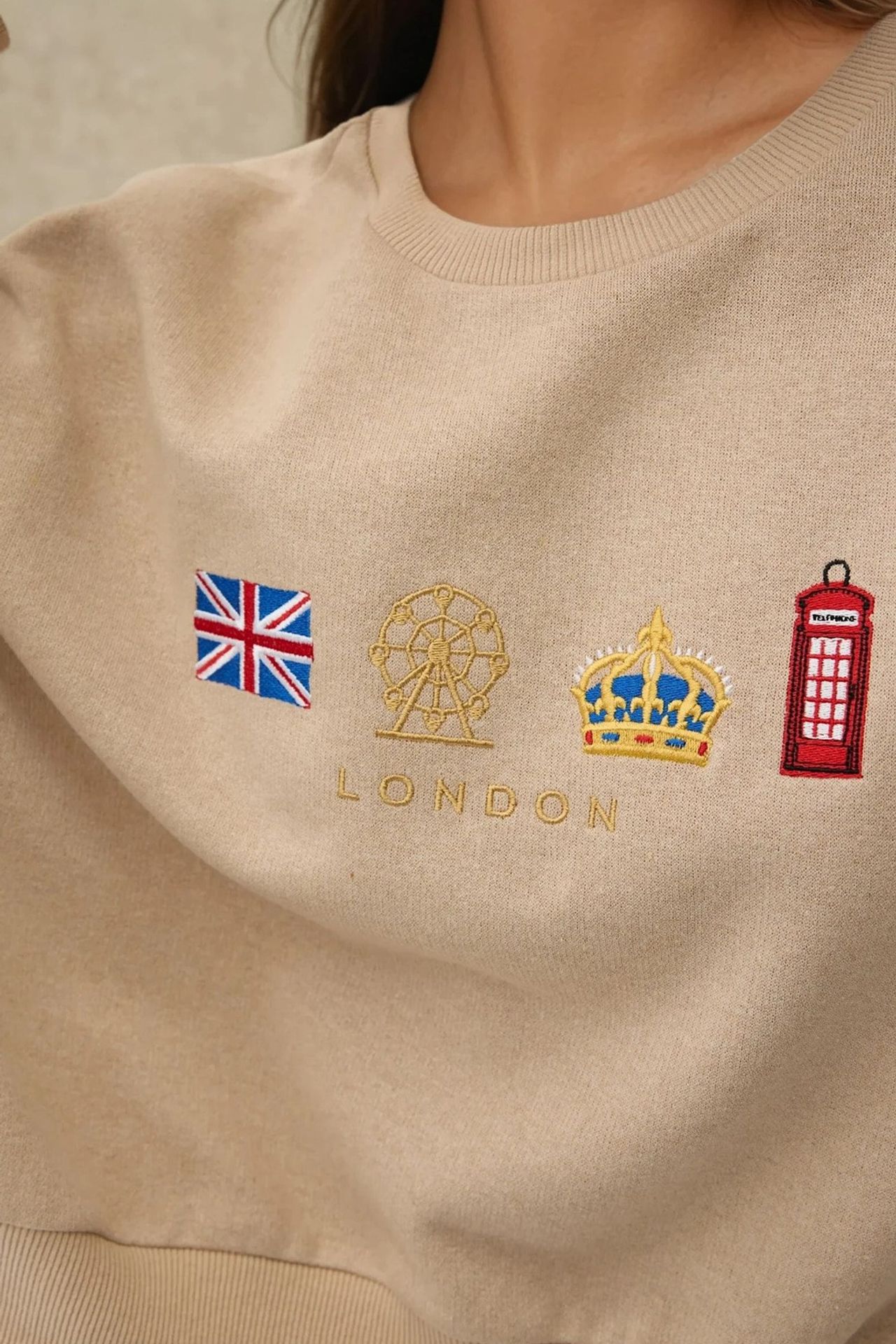 Embroidered Crew Neck Cottoned Raised Sweatshirt 3