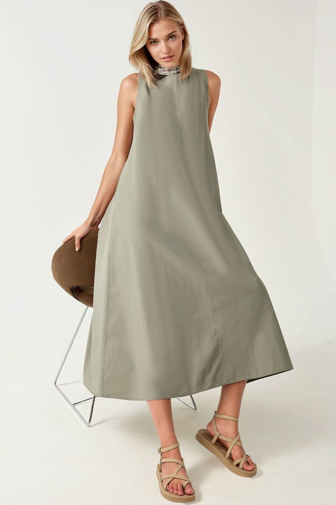 Crew Neck Sleeveless A-Form Maxi Dress