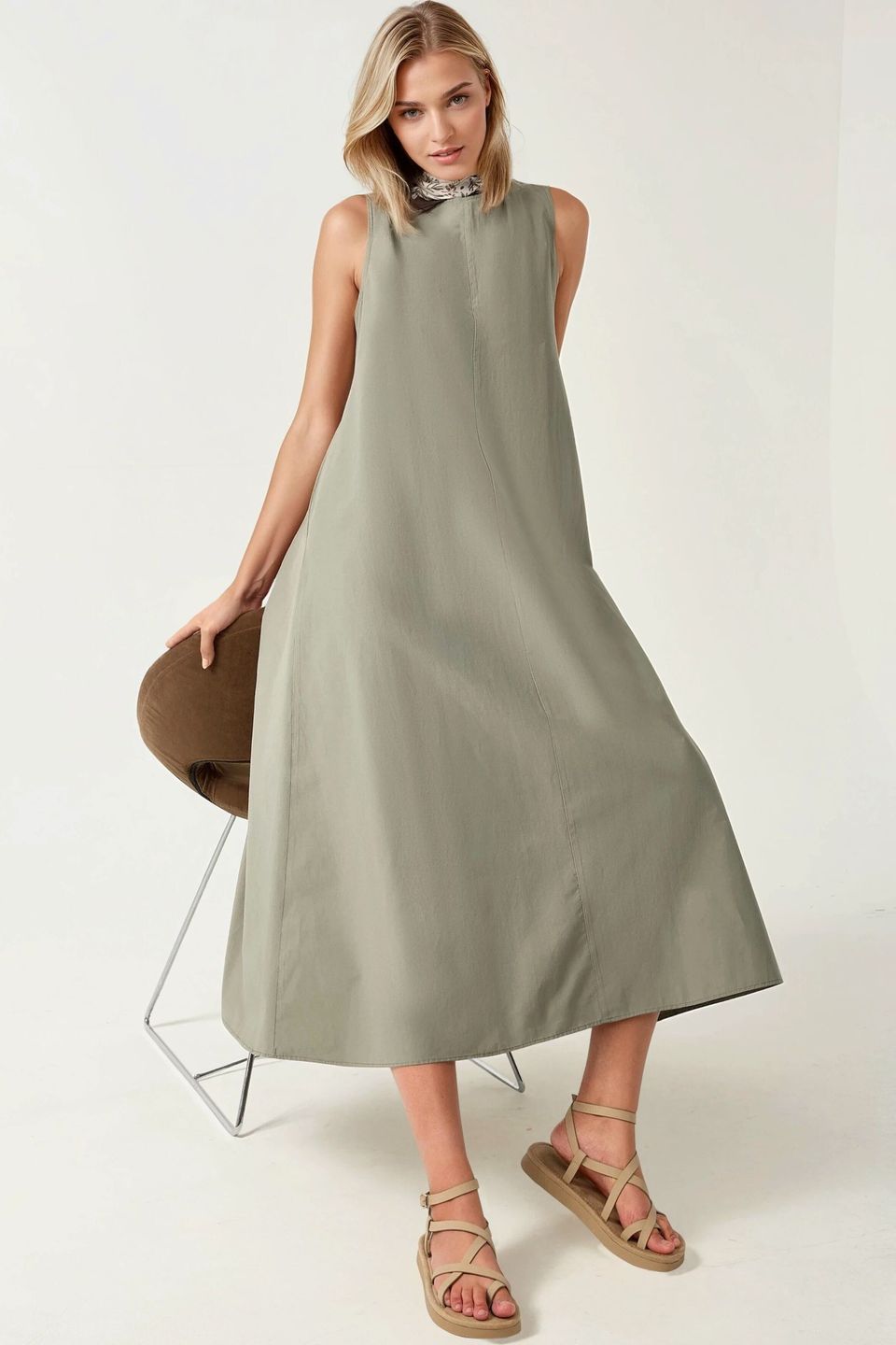 Crew Neck Sleeveless A-Form Maxi Dress
