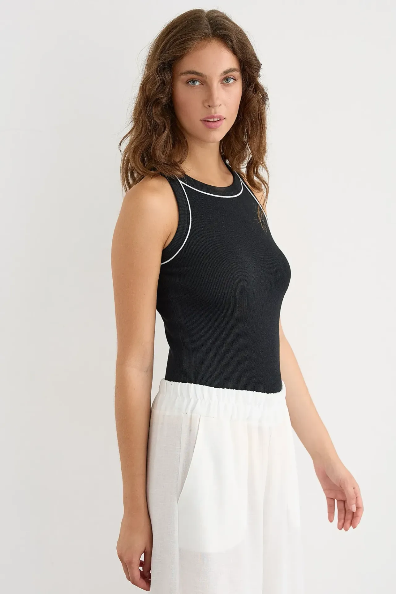 Fitted Halter Neck Knit Tank Top