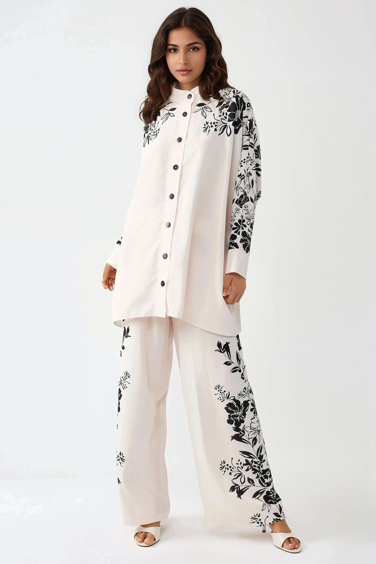 Printed Oversized Two-Piece Set with Crew Neck and Button Detail
