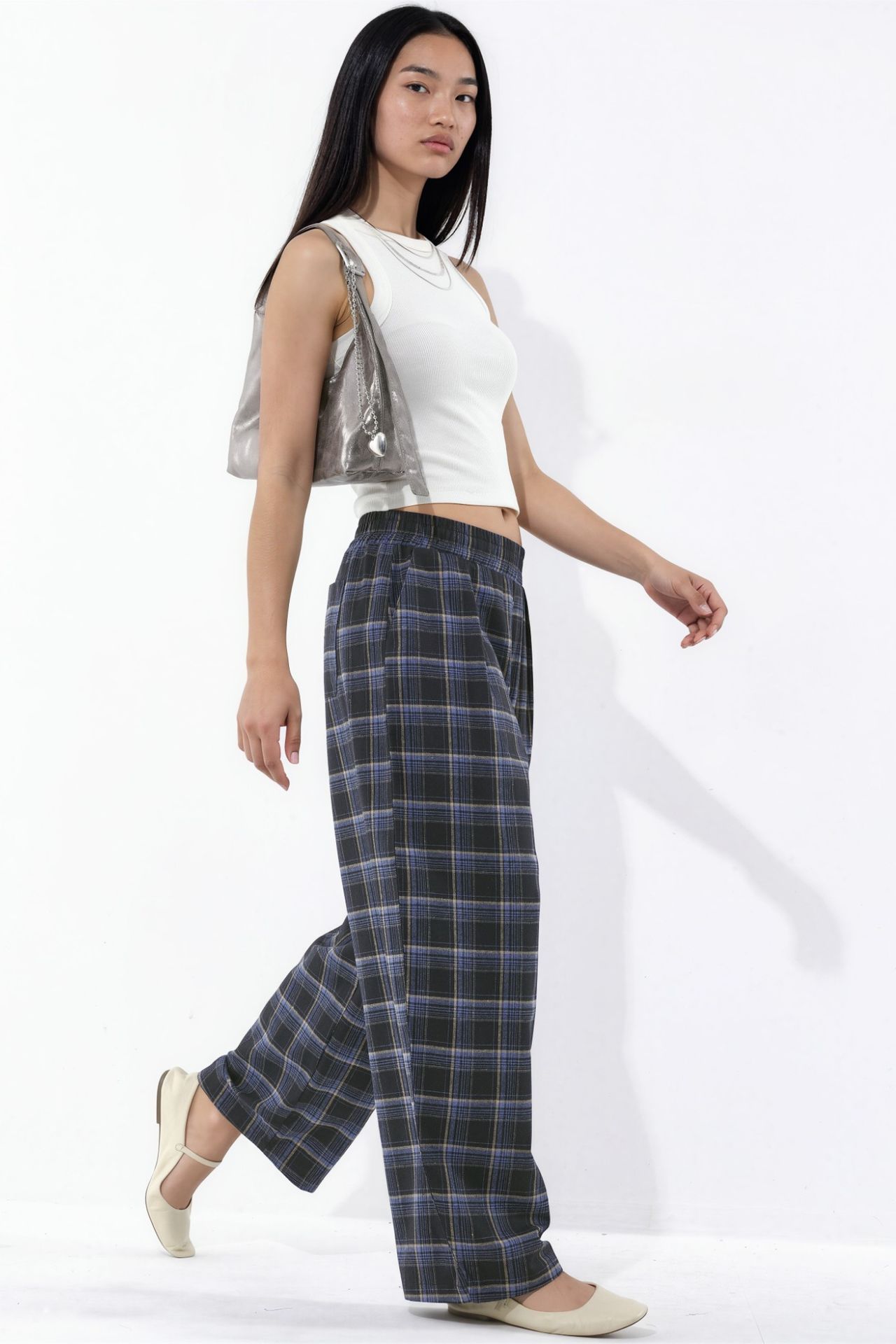 Elastic Waist Pocket Detail Plaid Pants 3
