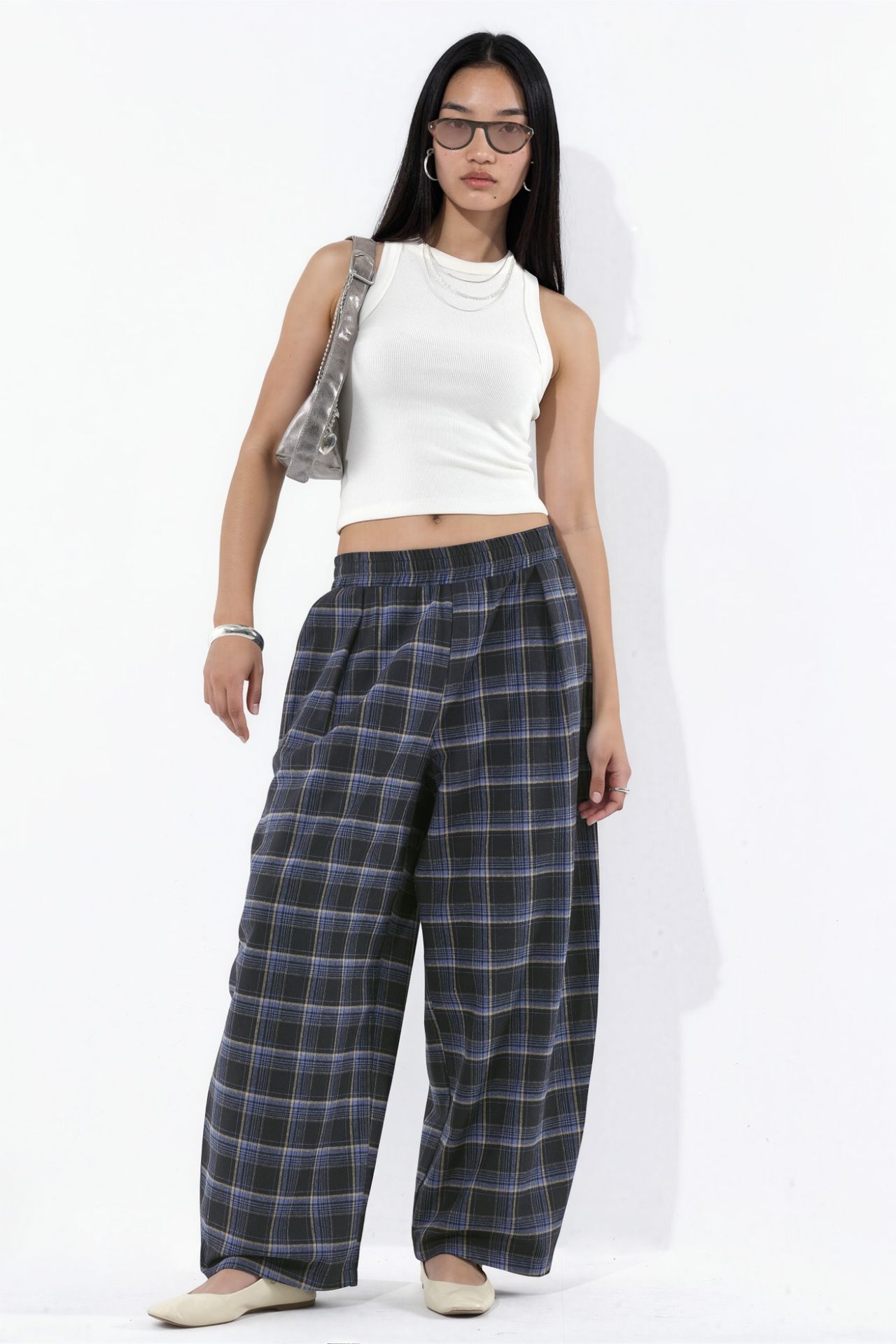 Elastic Waist Pocket Detail Plaid Pants 2