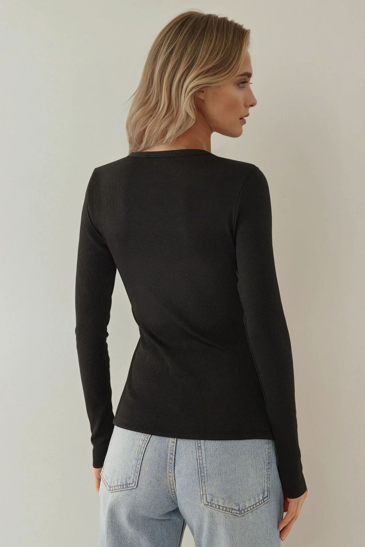 Slim Fit V-Neck Long Sleeve Top