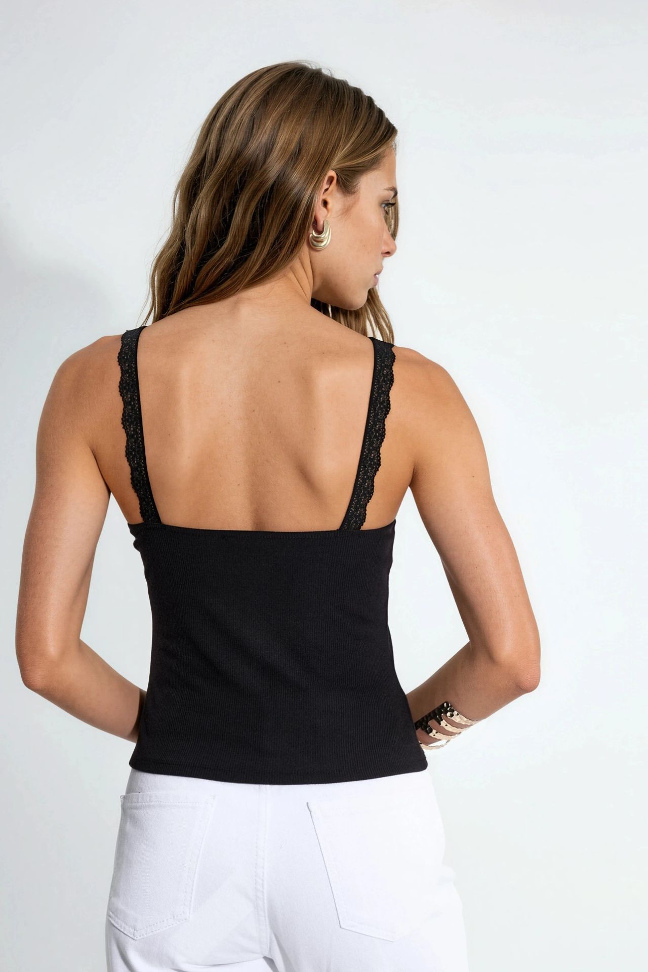 V-Neck Lace Detailed Tank Top 2