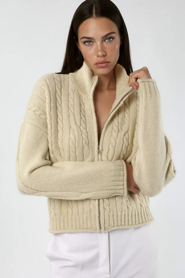 Crop Soft Touch Zip-Up Cable Knit Cardigan
