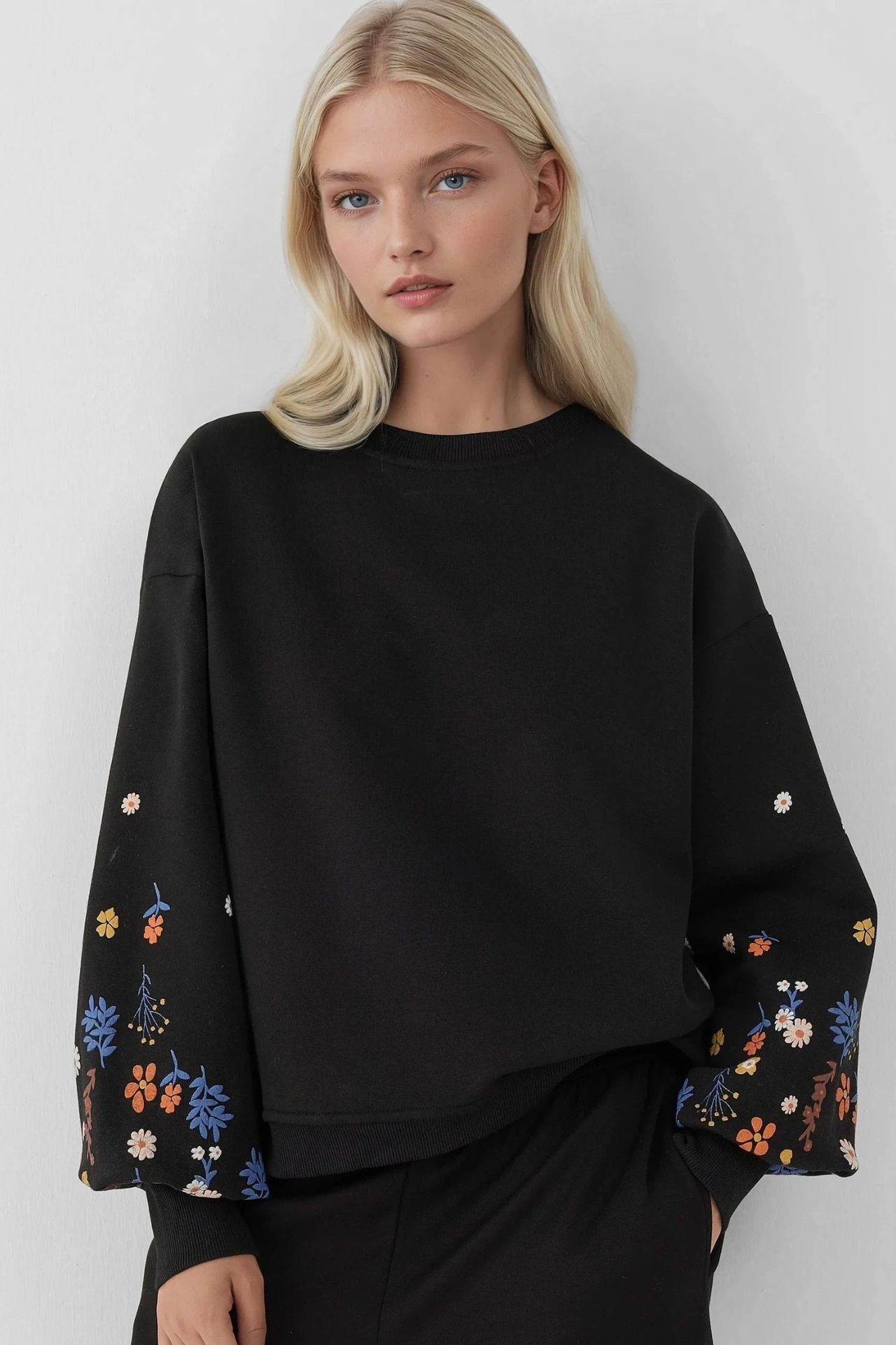 Printed Long Sleeve Crew Neck Sweatshirt 1